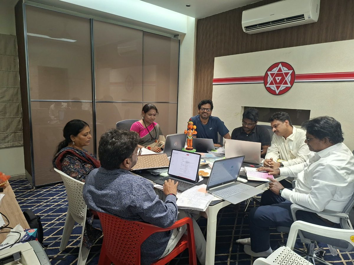 IamVijayIndian's tweet photo. @JSPTelangana @itsRamTalluri #TeamWork #DigitalFirst #Janavani #NationFirst #PawanKalyan https://t.co/dMcwvWdwSP