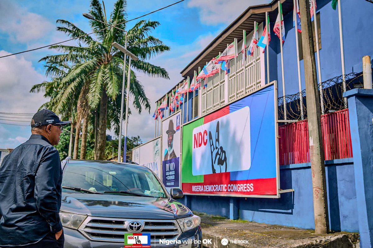 EstherUmoh10's tweet photo. Peter Obi alongside @DumoLuluBriggs visited the campaign and party office of the NDC in Portharcourt. https://t.co/fglF0vDkNG