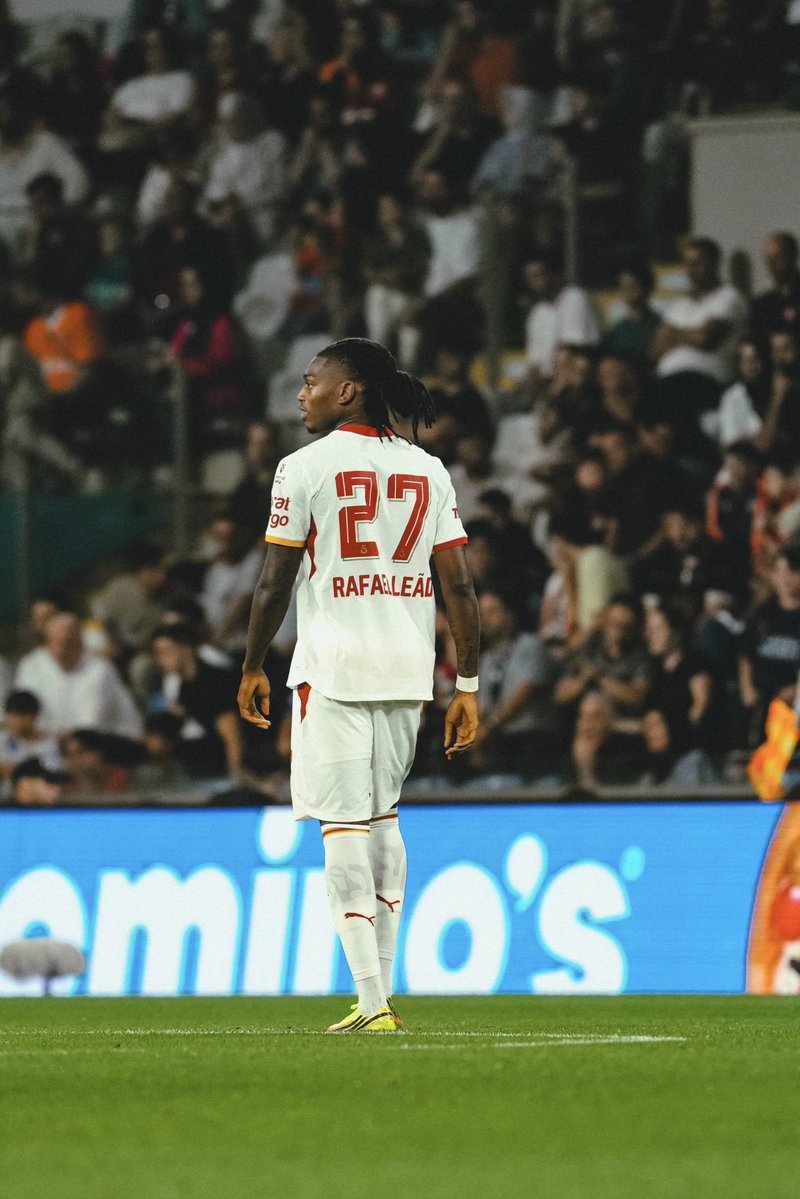 RafaeLeao7's tweet photo. First game with this badge , what a feeling !! 
WE MOVE +3
@GalatasaraySK 💛❤️ https://t.co/ZL6AVzVfFp