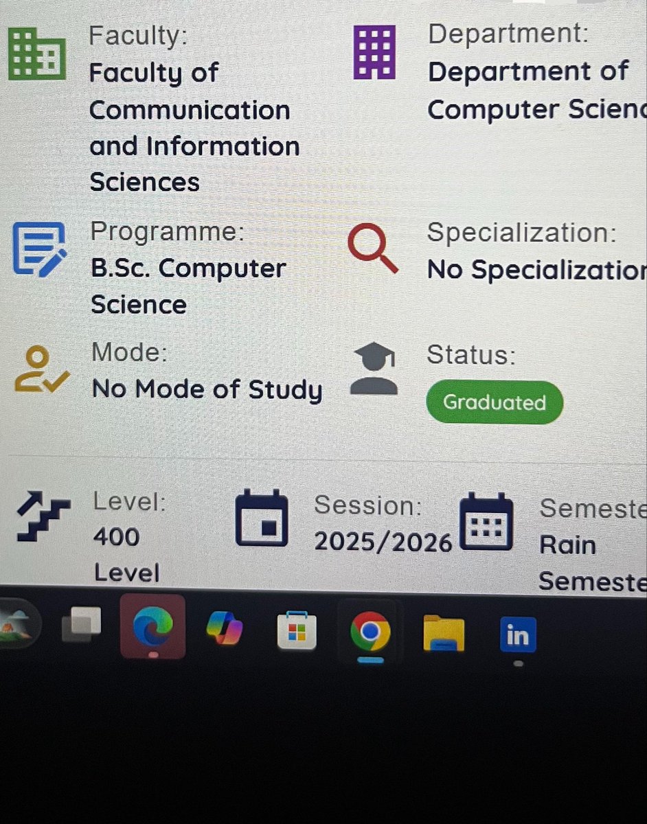 Leenniiss's tweet photo. Officially a graduate 🧑‍🎓 ��� 

God did. https://t.co/APKZC79Pm6