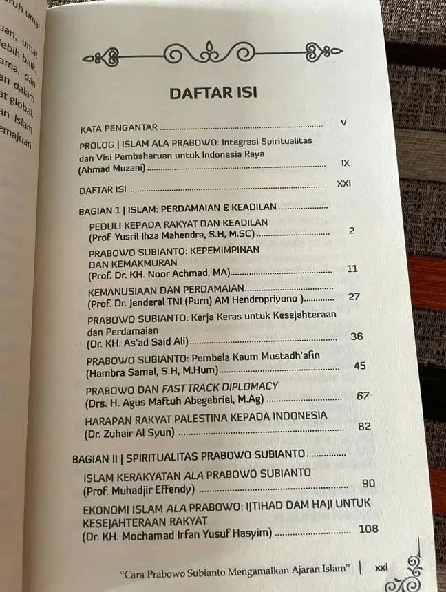 BarisanOpOsisi's tweet photo. Dari dulu para pemuja, penjilat dan buzzer menuduh  Anies jual agama.
Ini apa ya, jual agama dan jual buku🫣.
Btw belum pernah dengar Prabowo baca surat Al Fatihah.

Setiap Ormas, Relawan dan Buzzer wajib beli ini. 

* Perhatikan nama2 yg di daftar isi. https://t.co/QDqXOfwQfY