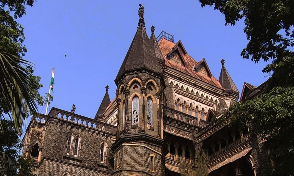 IndianTechGuide's tweet photo. 🚨 MBBS student cannot have more than four attempts for first year exams: Bombay High Court. https://t.co/1s1bMu9aQx