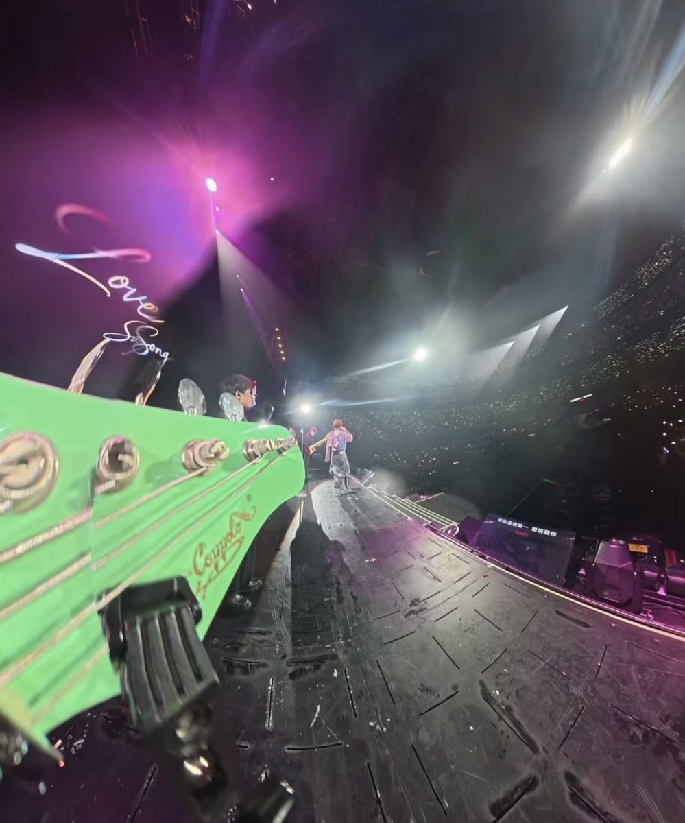 ncybear's tweet photo. Minghao from a bass guitar pov 🧐
#HouMinghao #HouMinghaoBelongsToUs2026 https://t.co/SEk0SGCGQy