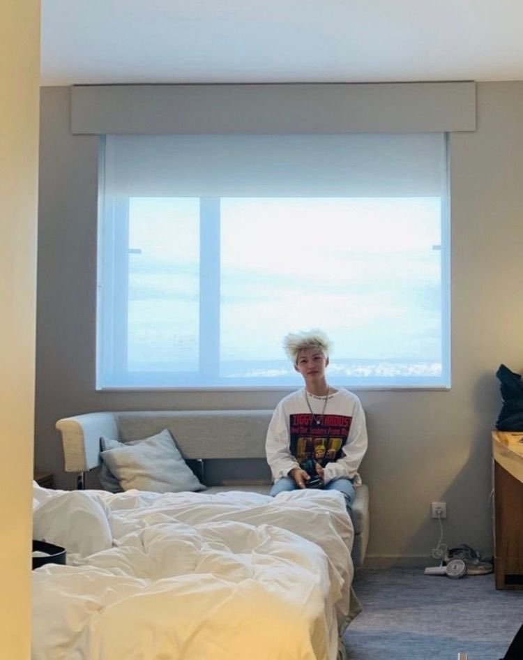 hwanghynjnnie's tweet photo. the picture hyunjin took.           the picture: https://t.co/g7lhaIrRoP