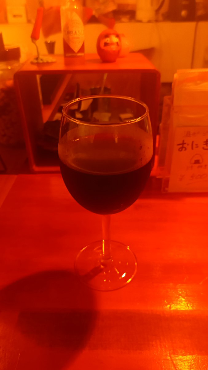 OdaShirley's tweet photo. 帰りにﾁｮｯﾄ飲む🐨田村の絵が展示されてる🐨田村の絵はﾒﾁｬｸﾁｬいい、すき🐨 https://t.co/CpI4gF0Gd4