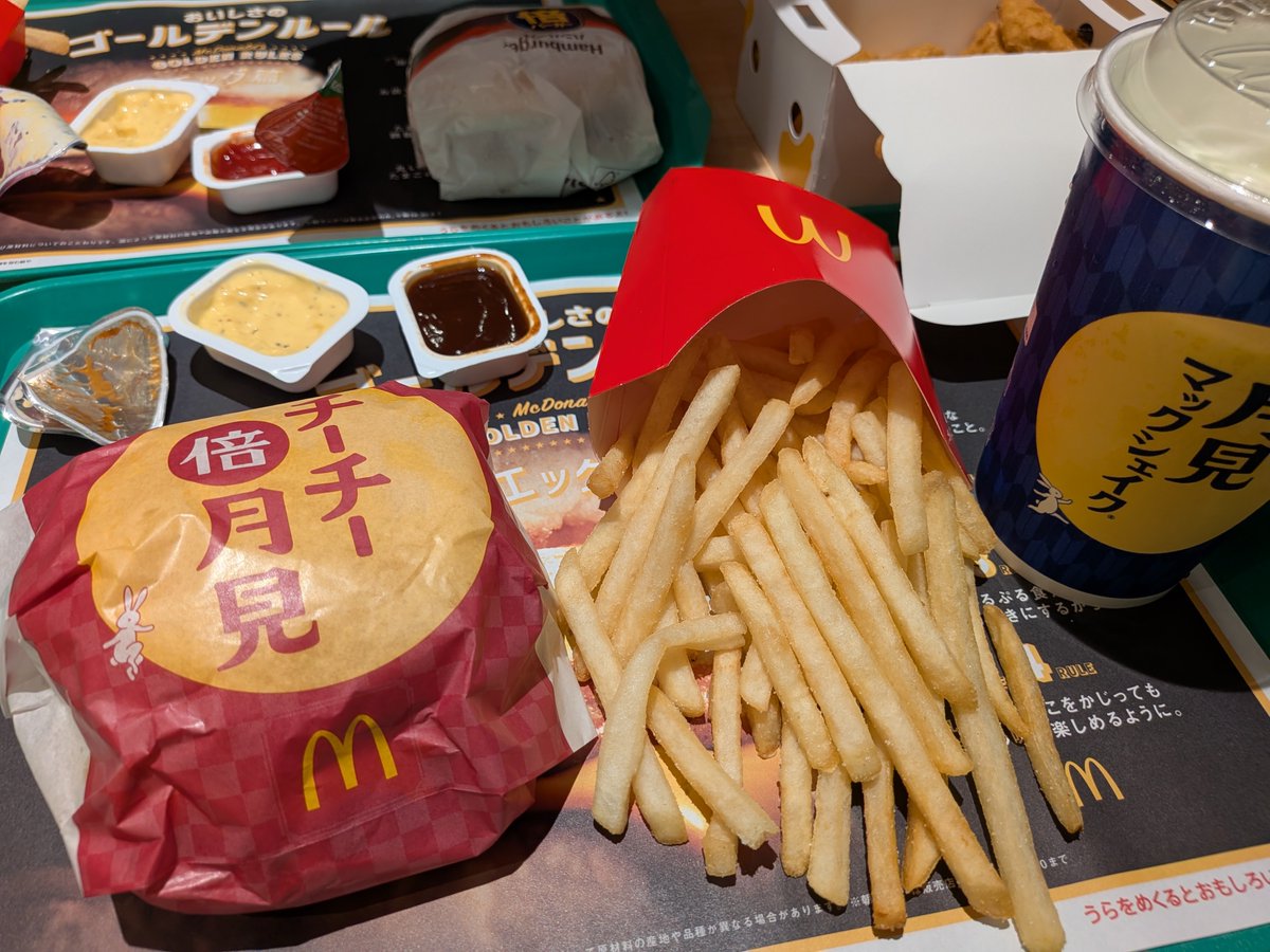 qn_nat's tweet photo. 月見の季節ですね🌕 https://t.co/ds4UTYVpKO