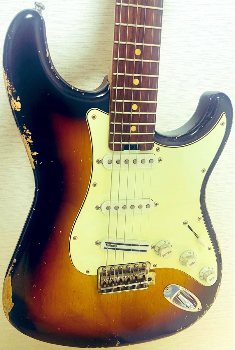DrckYou's tweet photo. 本日は弟子のLIVEを観戦。LIVEはそれなりに合格点の内容。技術は後から付いてくる。熱量を絶やさぬように、何より楽しむこと。とりあえずはお疲れ様でした。

#今の時点で昔の仲間の誰よりも上手い
#若さと才能は羨ましい
#自分が脳筋ギタリストだと知る
#弟子には負けられんな https://t.co/F0q0yjcKNR