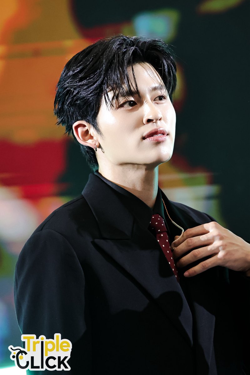 TripleclickTH's tweet photo. หล่อ ออร่า CEO “ คุณปอนด์“ในงานเปิดตัวสูตรใหม่ ASTA X9 อาหารเสริมบำรุงผิวสูตร 9-in-1

PONDPHUWIN DRPONG EVENT 

#DrPONGxPONDPHUWIN
#ปอนด์ภูวินทร์ #ปอนด์ภูวินทร์
#ppnaravit #phuwintang https://t.co/pbBfLwE6s1