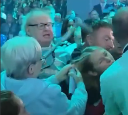 dave43law's tweet photo. The hair pulls
The hand gripping the face

If that was Premier League you'd be sent off

These are the people voting Reform - Bingo thugs https://t.co/CvWKdxPqBI