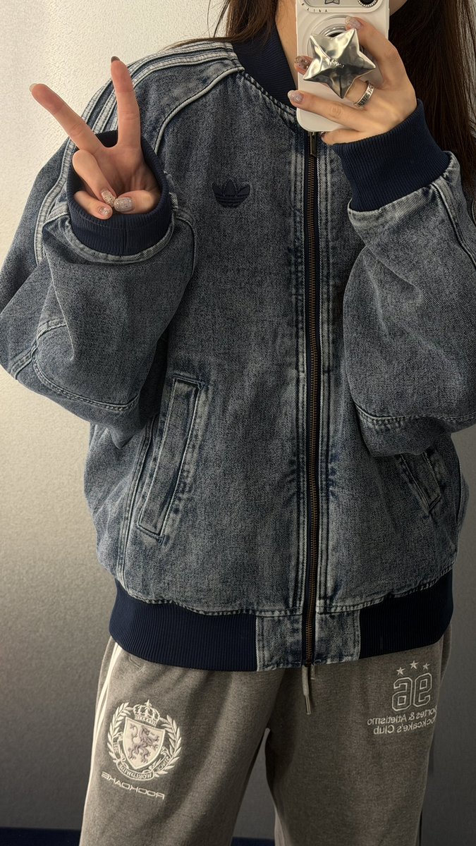 aupresol's tweet photo. 아디다스 신상 또 예쁘더라 https://t.co/vbKXGqM6vm