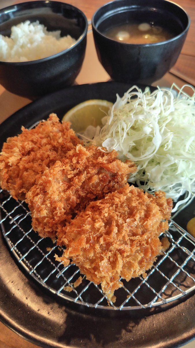 kat_mat_yu's tweet photo. 以前ご報告した #蘭島 のトレーラーショップ #とんかつ の #LikeLike (リケリケ)さんに行ってきました❗️お肉が柔らかくてめっちゃ美味しかった😋衣も油っこくなくて年寄りにはうれしい😆また行こ〜っと🎵#小樽 https://t.co/ZUWoc4Huej