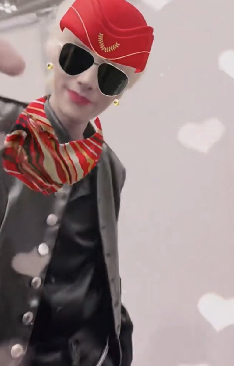 jongneko's tweet photo. รู้เอาไว้ด้วยนะว่าฉันเป็นแอร์ แอร์ของสยามแอร์ไลน์  ฉันให้บริการเฉพาะผู้โดยสารชั้น1 เท่านั้นเพราะฉะนั้นฉันแต่งตัวยังไงฉันก็สวยย๊ะ !!!! !!!!!! https://t.co/mSuo4XRO0X