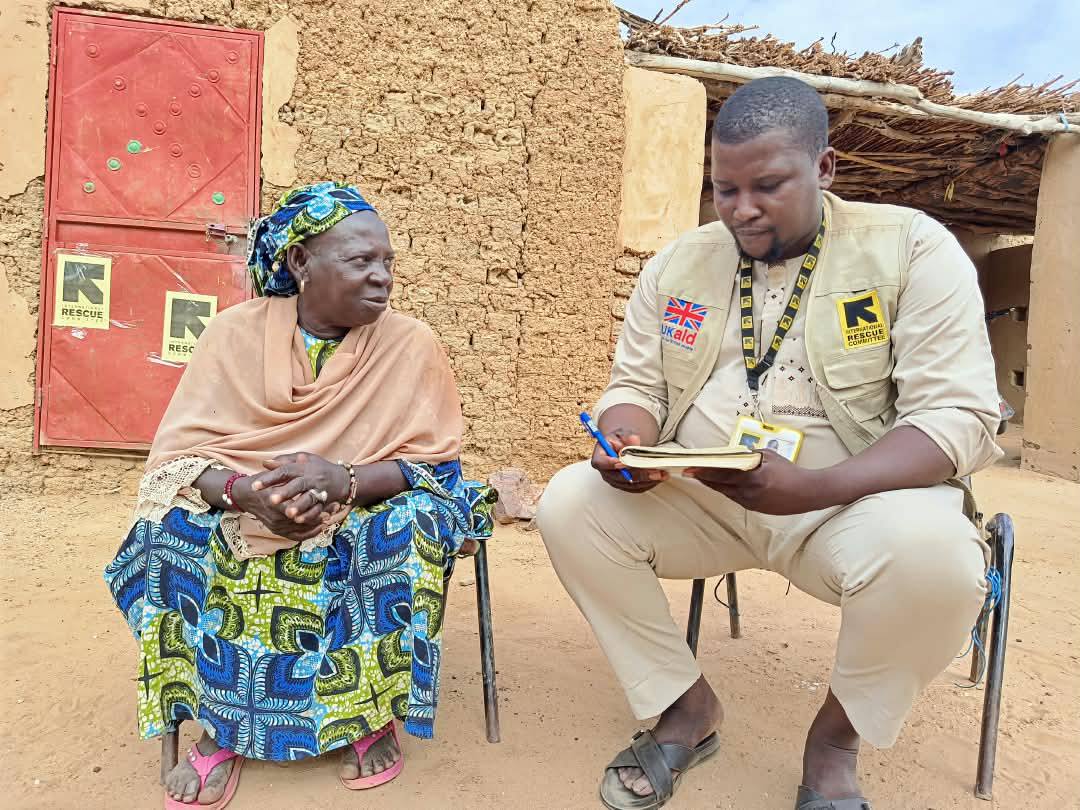 meier_matias's tweet photo. Derrière chaque transfert, une famille qui pose enfin un repas sur la table.
À Douentza, pendant la soudure, 694 ménages ont reçu une 2e aide monétaire via #SERVIR de @RESCUEorg et notre partenaire national #G_FORCE, avec le soutien de @FCDOGovUK / @Sahel_R_Fund.
#UKAid https://t.co/cJ79mvdUIm