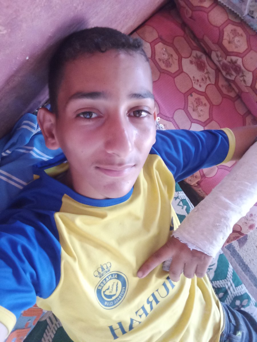 am7yosf's tweet photo. الحمد لله الذي بنعمته تتم الصالحات،
​ توج الله صبرنا بنجاح أولادي في الثانوية العامة بغزة،
وحصولهم على منحة دراسية للخارج
​لكن تقف في طريقهم عقبة التكاليف المادية الباهظة للأوراق الرسمية وجوازات السفر.
 أملنا في الله ثم في أهل الخير  لمساندتنا حتى لا يضيع مستقبلهم . https://t.co/blAkWePbS8