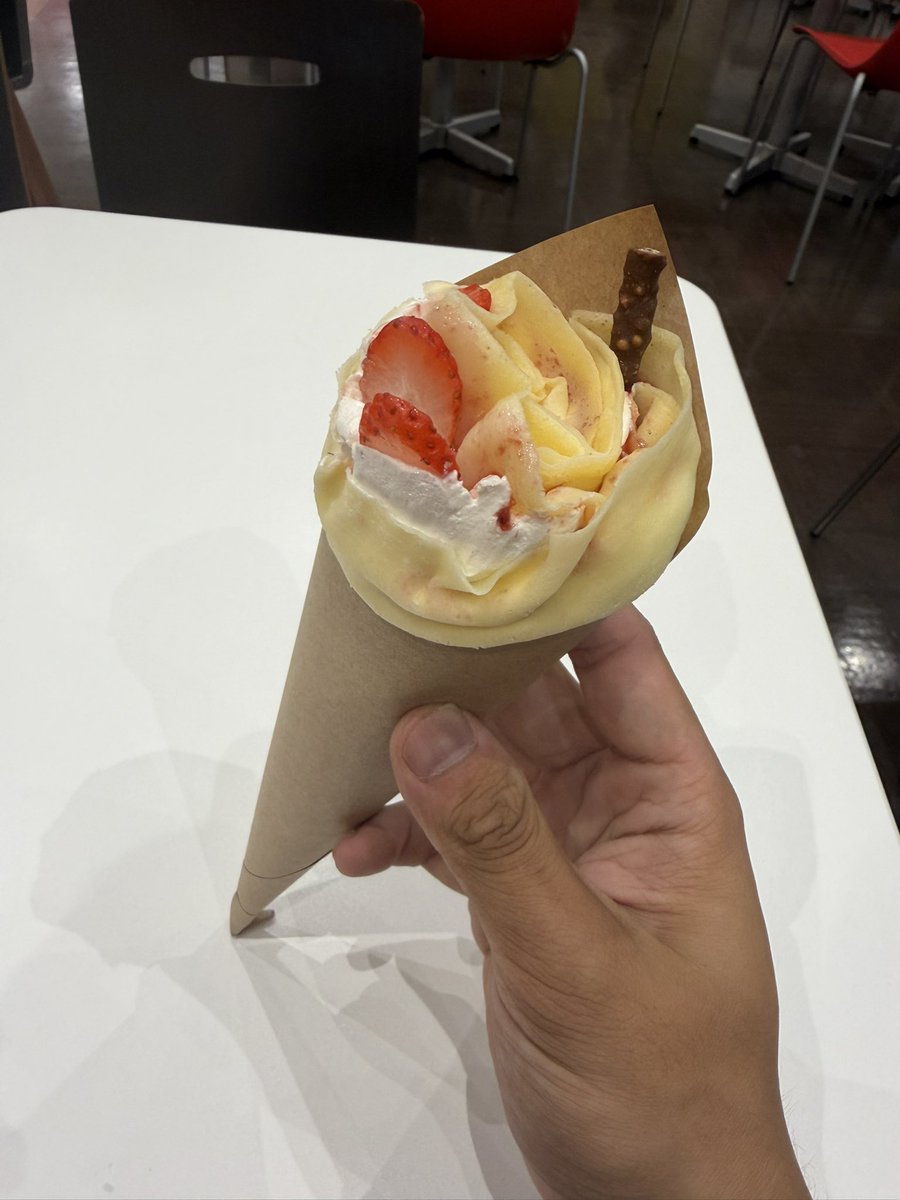 izera_107's tweet photo. ちいかわ観るまでに時間あるから
とりあえずクレープでも載せるか🤪

仕事終わりの甘いもの美味しいです‼️ https://t.co/Zwi6O3vCBV