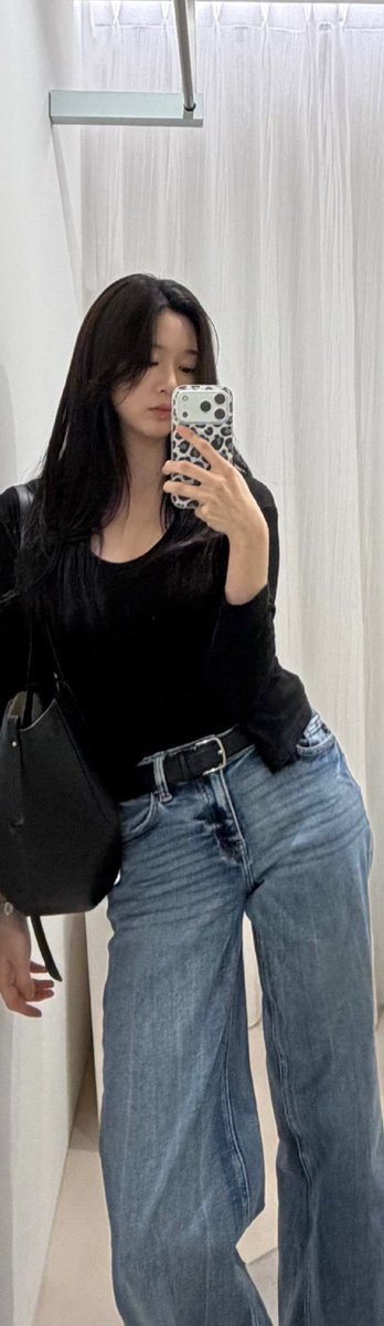 deardandebud's tweet photo. she’s trying to attract women https://t.co/PQVtT45vah