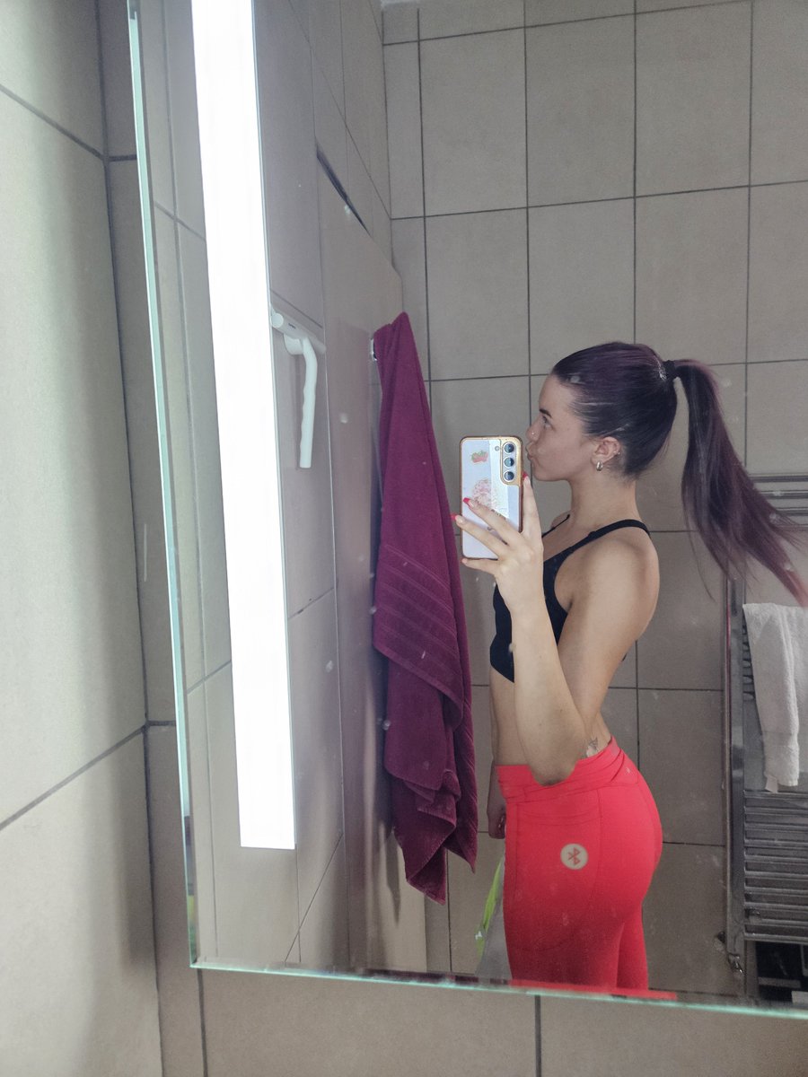 All4Emilia's tweet photo. I need new gymwear, send piggies 💸🙄🫶🏻 #irishfindom #findom #drains https://t.co/UW1Ydj5S7G