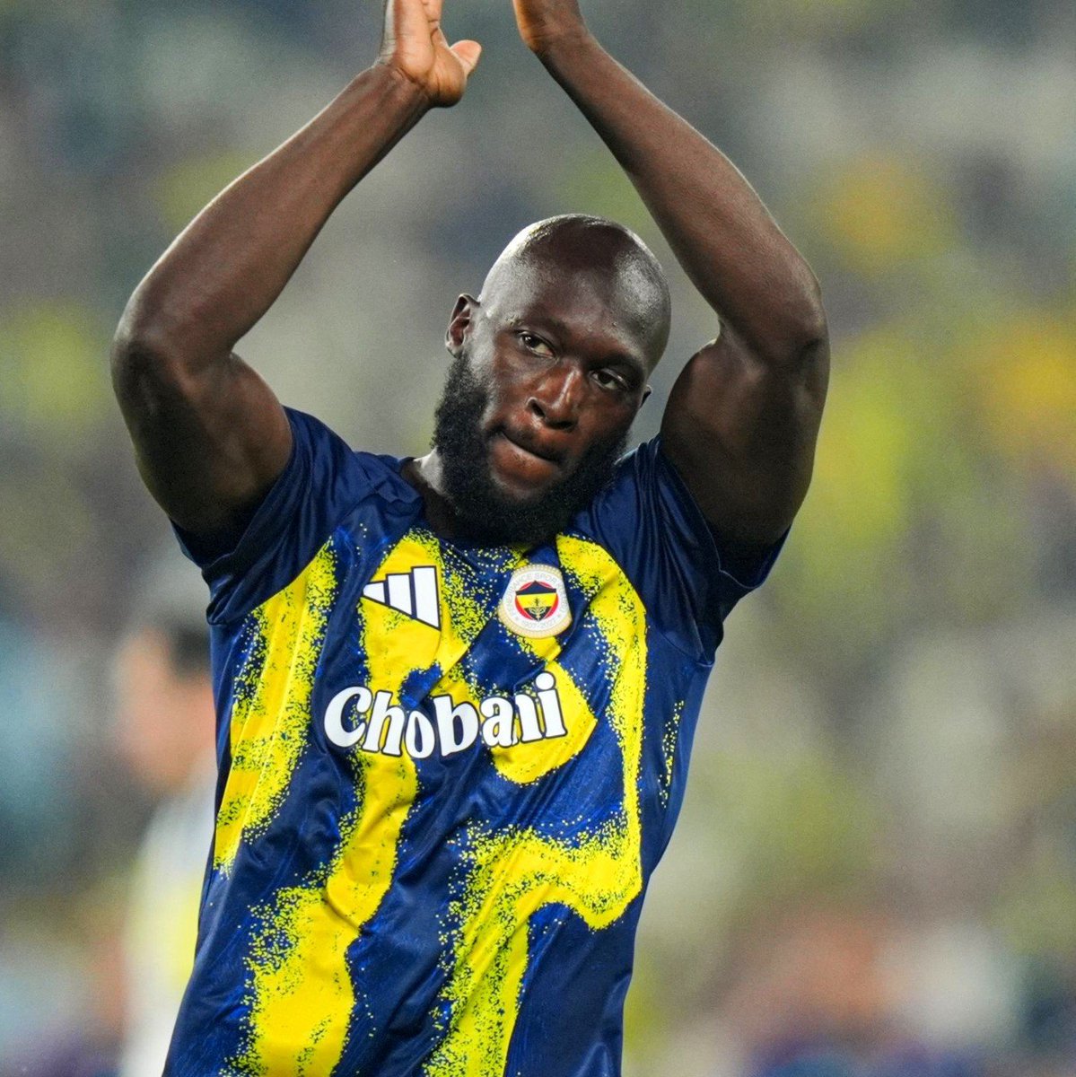 nexustransfer's tweet photo. Sercan Hamzaoğlu: “Romelu Lukaku, pozitif tavırları ve takım arkadaşlarıyla kurduğu güçlü iletişimle Fenerbahçe’de liderlik rolünü üstlenmiş durumda.

99 puanlık sezonda Tadic ve Dzeko’nun yaptığı liderliği şu an Lukaku yapıyor.

Yönetim, ‘İyi ki transfer etmişiz’ diyor.” https://t.co/Wcr2gSpW34