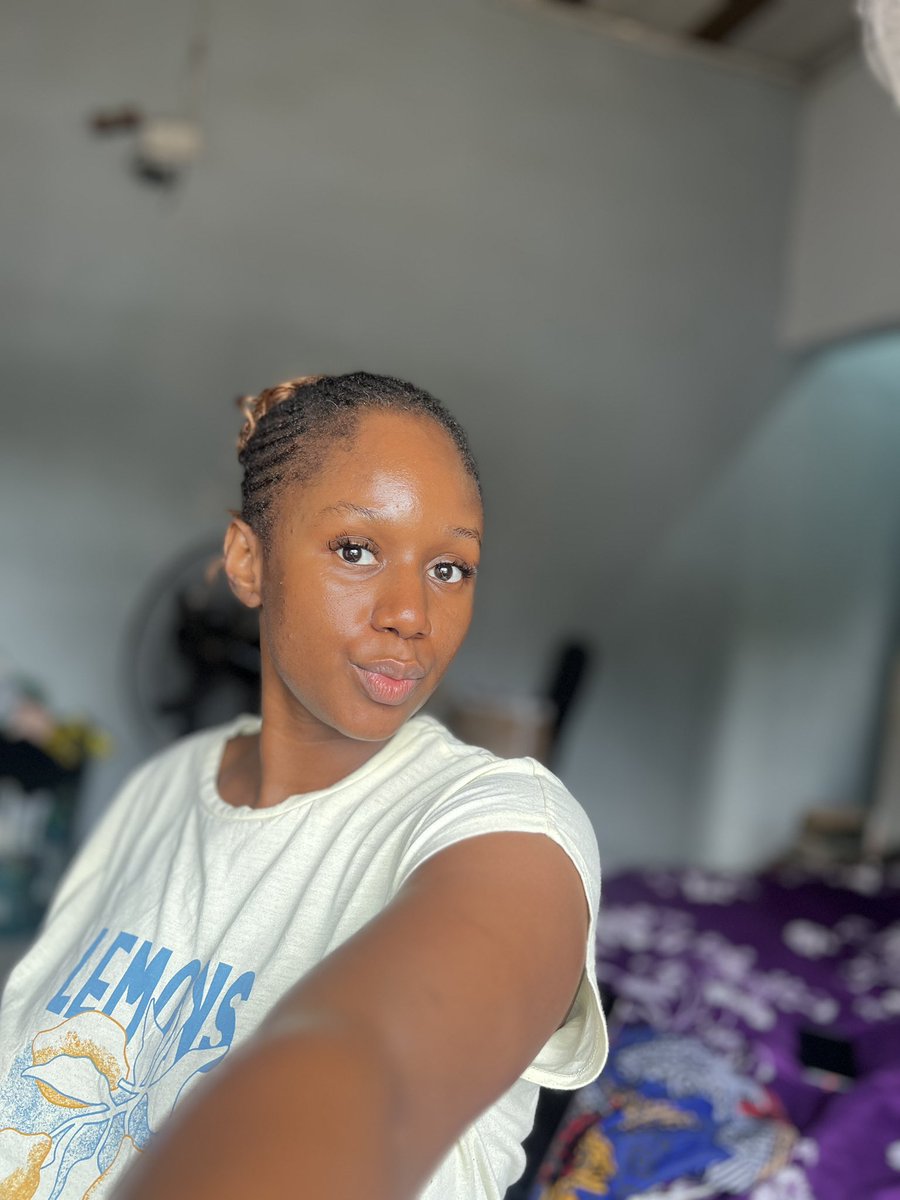 Ber_nicey's tweet photo. The skincare products VS The Skin 🥰✨ https://t.co/ajlLM6mesG