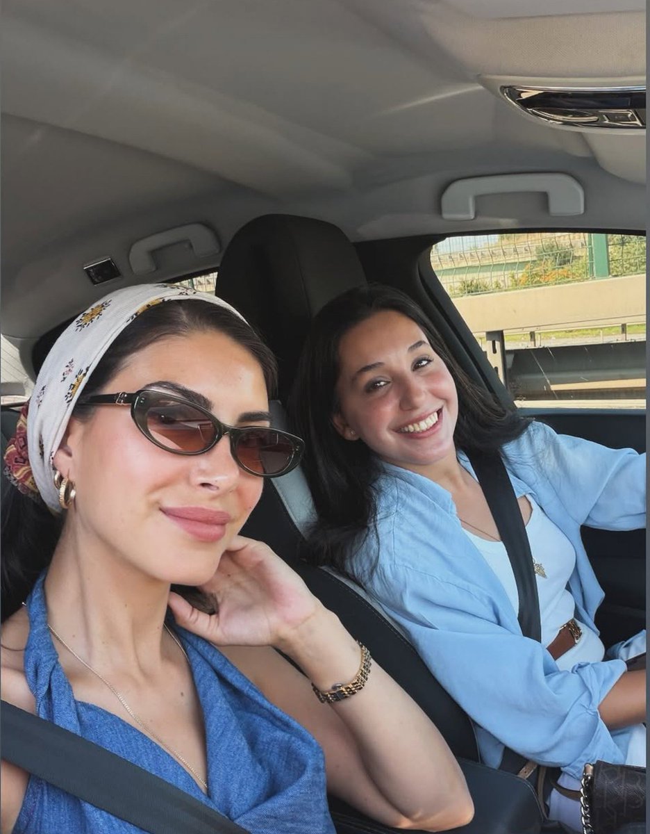 daylight1178's tweet photo. Kırmızı boncuklu kolyemiz nerde denoom #DenizBaysal
@DenizBaysaldb https://t.co/17WuvVoqPF
