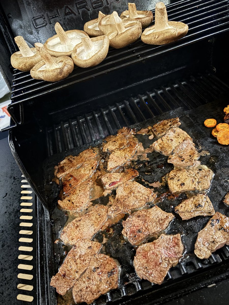 KOUzfmm's tweet photo. 佐賀牛ヒレ肉めっちゃ美味い https://t.co/MdDzdUQQIn