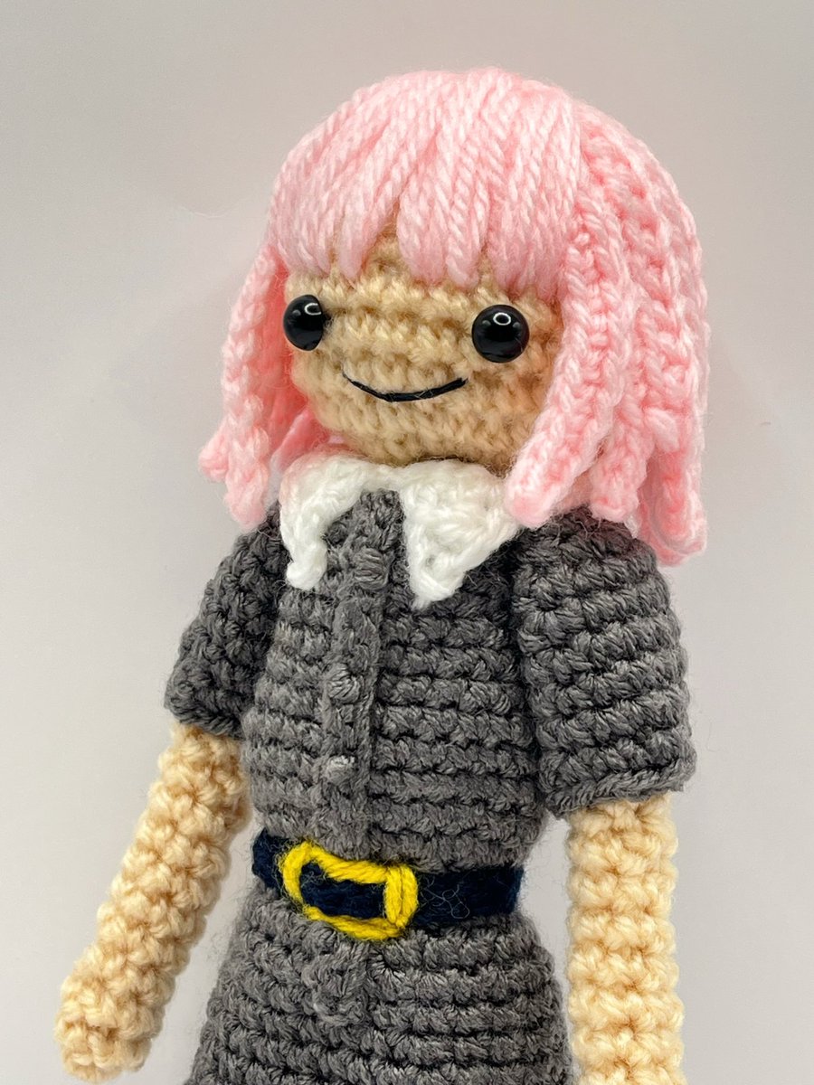 _8_0_8_0_8_0_'s tweet photo. これ描いて死ねより、石龍光を編んだ🧶
もっと青みのあるグレーのワンピースにしたかった😩見つけられなくて断念！
大人気同人漫画家だけどマンガ以外のことは世間知らずで、漫研のみんなといるとなんやかんや楽しそう���見てて嬉しくなる☺️
最後！ポコ太にチャレンジ！🧶
#これ描いて死ね
#あみぐるみ https://t.co/shE7Z8I6EY