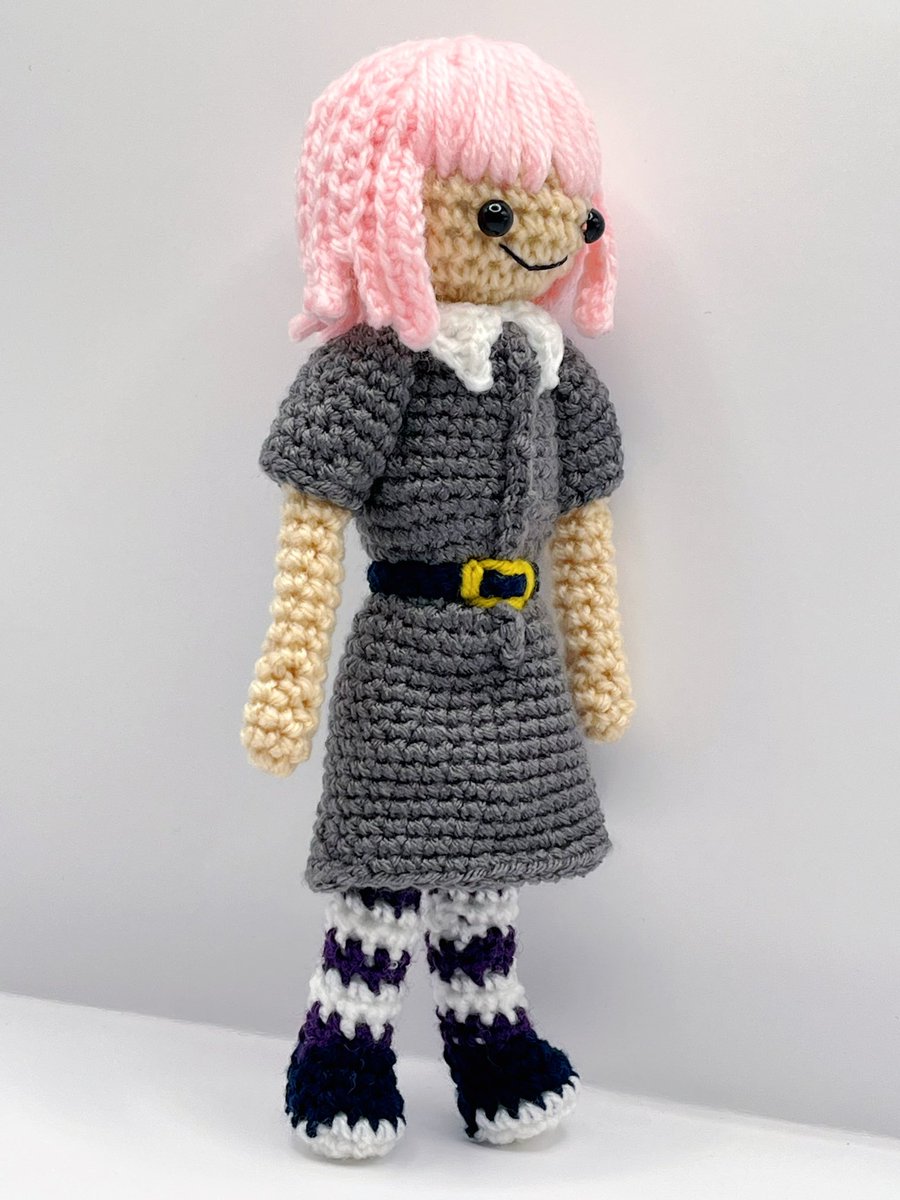 _8_0_8_0_8_0_'s tweet photo. これ描いて死ねより、石龍光を編んだ🧶
もっと青みのあるグレーのワンピースにしたかった😩見つけられなくて断念！
大人気同人漫画家だけどマンガ以外のことは世間知らずで、漫研のみんなといるとなんやかんや楽しそう���見てて嬉しくなる☺️
最後！ポコ太にチャレンジ！🧶
#これ描いて死ね
#あみぐるみ https://t.co/shE7Z8I6EY