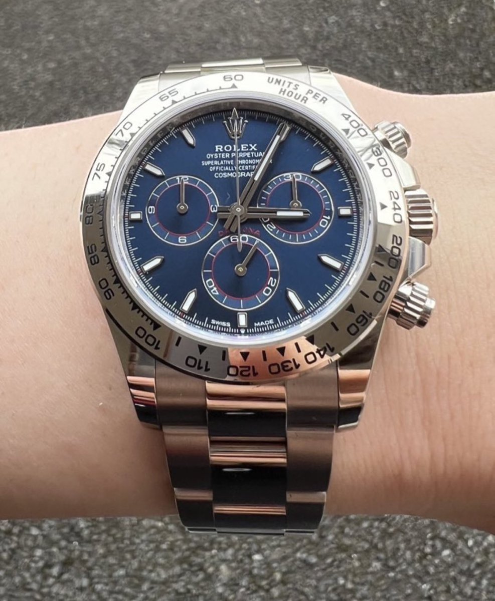 TheSlowTick's tweet photo. White gold Rolex Daytona.
📸: @bonbiiiiman
#Rolex #luxury #menswear #design #collection #enthusiast #photography #watches #watchmaking #gold #classic https://t.co/Dm463xtbQL