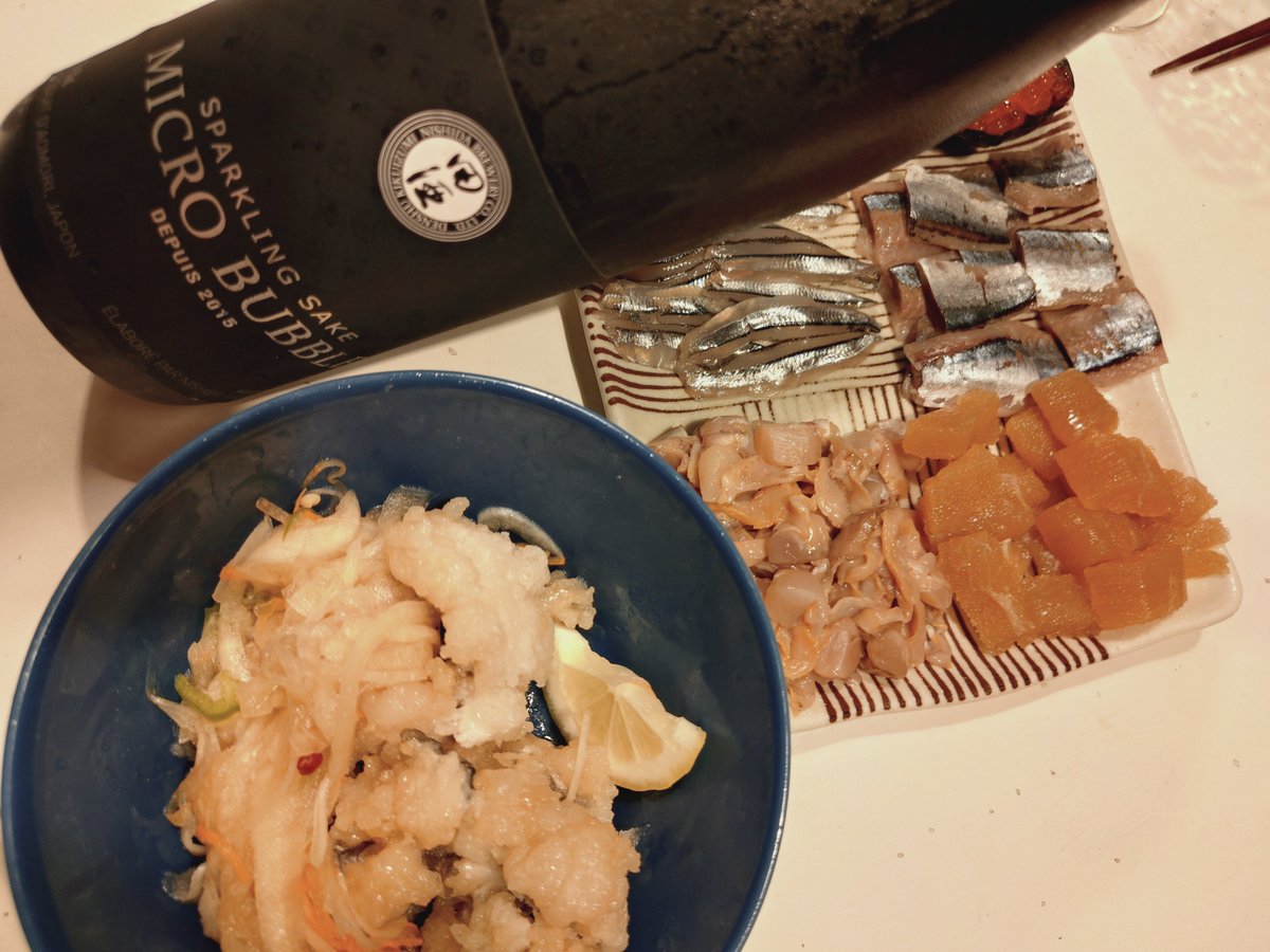 Q13163192's tweet photo. 今日は田酒さんのMicro Bubbleです。
強炭酸ですねぇ。
サンマやハモ等を合わせましたが、子供用に用意したフィッシュアンドチップスも合いましたね。
田酒らしさはあまり感じませんでしたが、夏にはいいですね。
#田酒
#MicroBubble https://t.co/r9fojeeilA