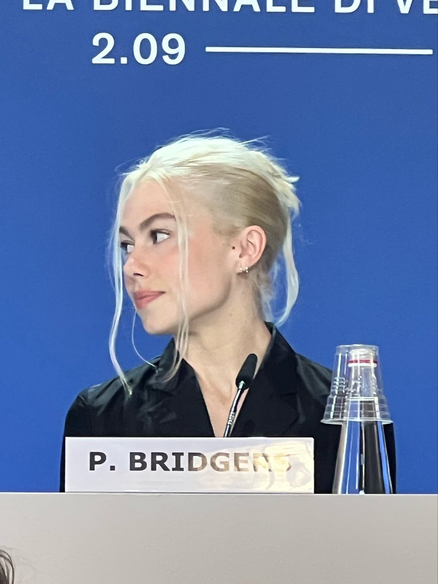 FilmUpdates's tweet photo. Phoebe Bridgers shot by us at the ‘PRIMETIME’ press conference in Venice. https://t.co/4iQxeXJeeB