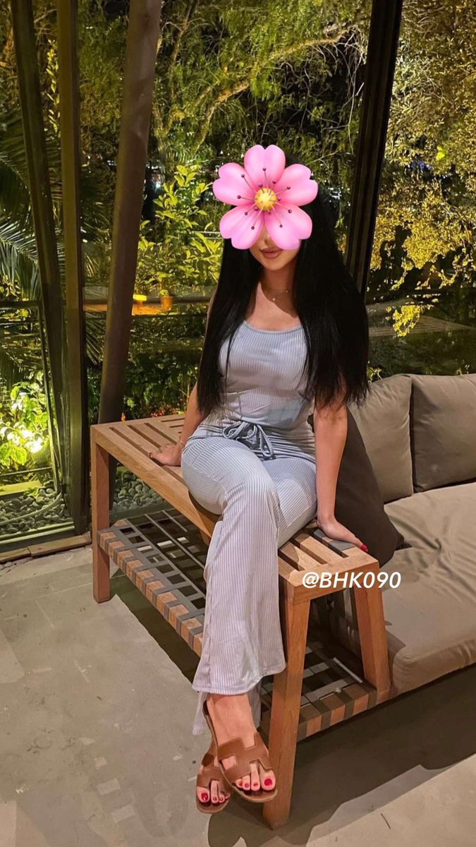 BHK080's tweet photo. فديت اختي النعال توثيق الصوره 🐽 https://t.co/F6odxvOIYm