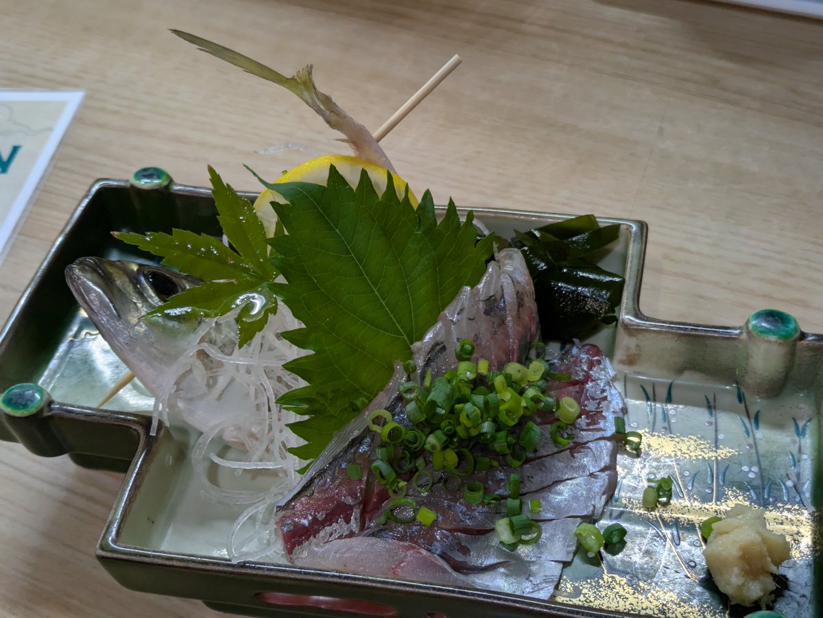 pisyurann's tweet photo. 活アジ刺身も生け簀からだして🐟️
新鮮プリプリ😆😆
生中のジョッキもデカいのよ🍺
いいお店♪ https://t.co/t2p5DorMSo