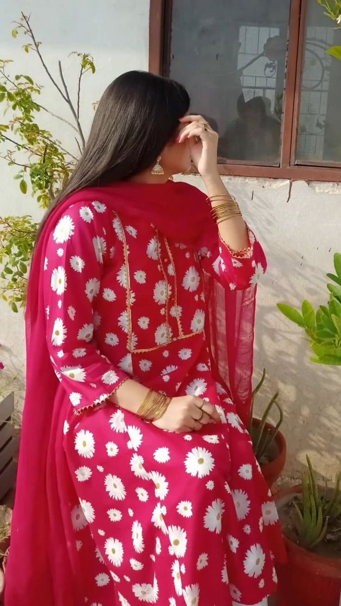 aroo_huo's tweet photo. میں ایک دن اپنی خوشی کو بڑھا چڑھا کر لکھوں گی اور اُن دنوں کا بدلہ لوں گا جنہوں نے مجھے اداس کیا https://t.co/XtLOWNIiIL