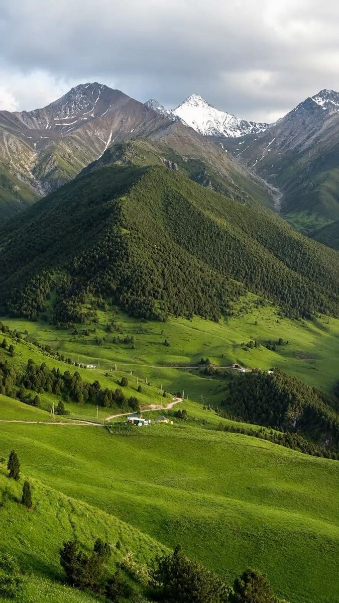 earthviewss1's tweet photo. Kyrgyzstan🇰🇬 https://t.co/FAI1J8wpD8