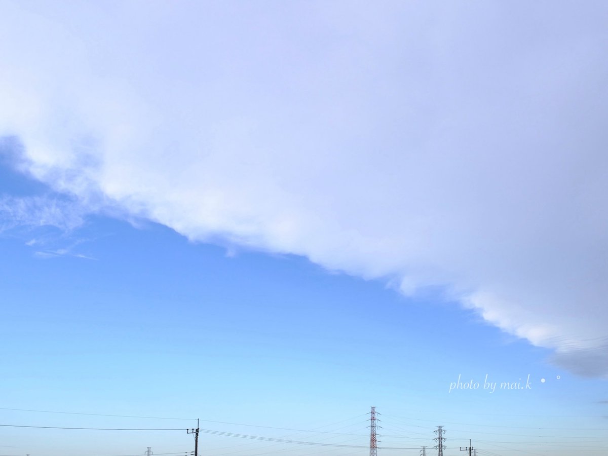 maisorairo's tweet photo. 雲の境界線や真っ赤な夕焼け✨
空は美しいですが、
土曜日は穏やかだったところでも
日曜日は再び大雨のおそれがあります.

災害級のおそれがあるので、本当に気をつけてお過ごしください・・🍀 https://t.co/kZMPhNWKTv