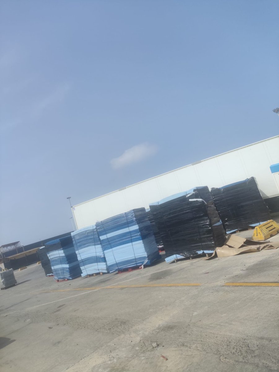 iagoscasti's tweet photo. El buque Carnota de la Armada llega a Ceuta con centenares de colchones y estructuras para alojar a los inmigrantes. https://t.co/bcXaDXzCpr