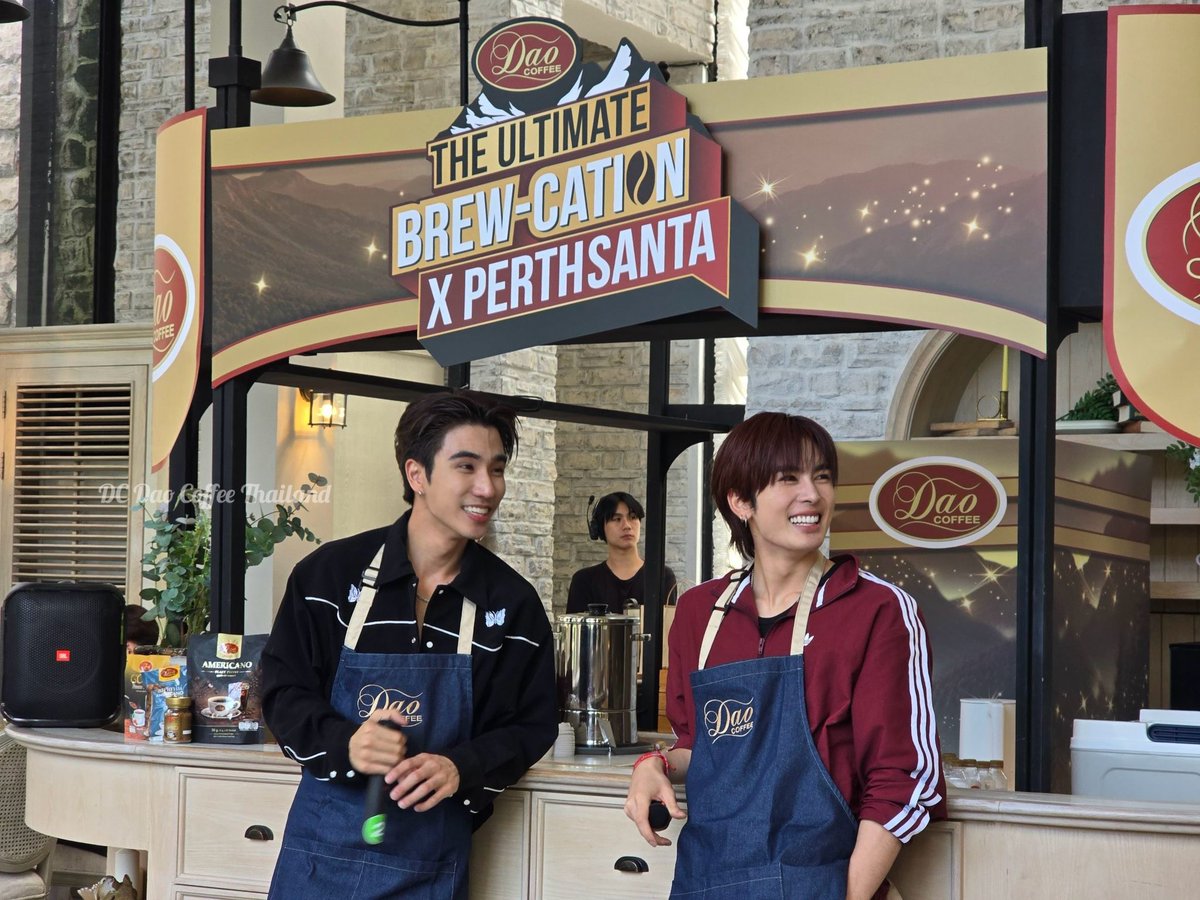 dao_dcthailand's tweet photo. บาริสต้าหล่อไหม☕️✨

PERTHSANTA PEAK ROMANCE

#UltimateBrewcationxPS 
#DaoCoffeeXPerthSanta https://t.co/5g8djTemTl