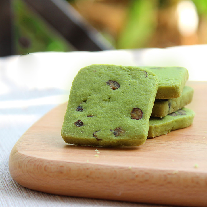 TolgaYildi4sbe's tweet photo. Just found the best crispy matcha cookies—sharing half with you!  Perfect for your midday snack break, trust me you’ll love them! https://t.co/D6akcuGh9H
