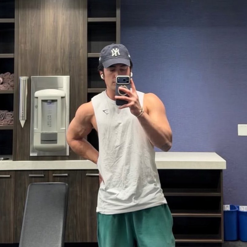 only4hudson's tweet photo. i love the ethical gym pics https://t.co/0jm9xFPpJD
