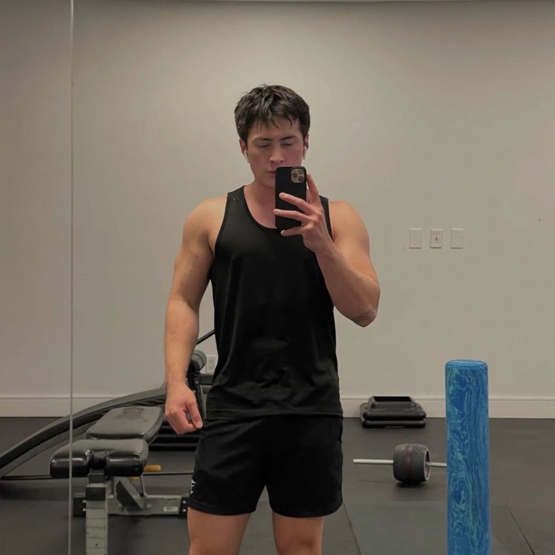 only4hudson's tweet photo. i love the ethical gym pics https://t.co/0jm9xFPpJD