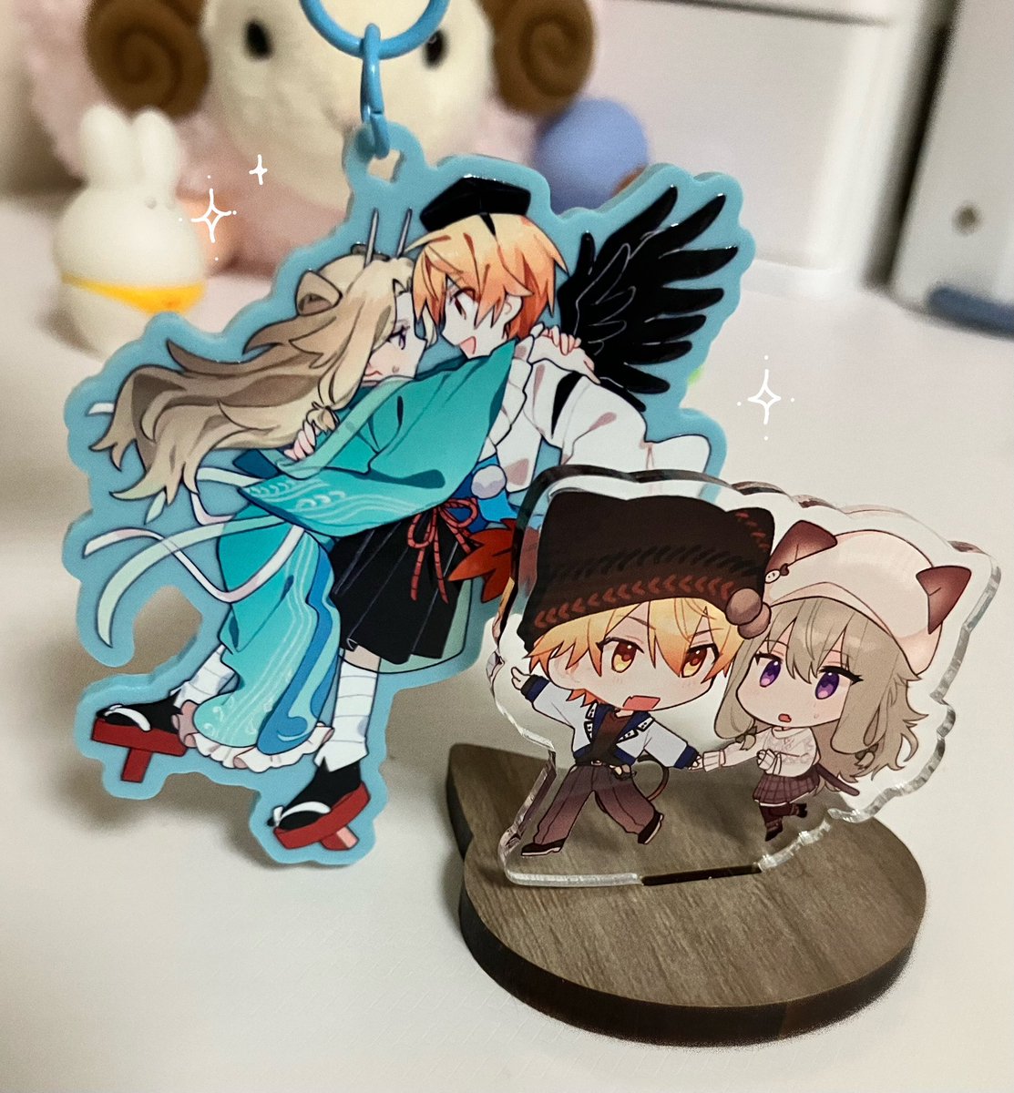 tknngasuki's tweet photo. 届いたので前のアクスタと並べていた！(写真下手)明日くらいにBOOTH用意します✈️ https://t.co/UKg7CzZqaV