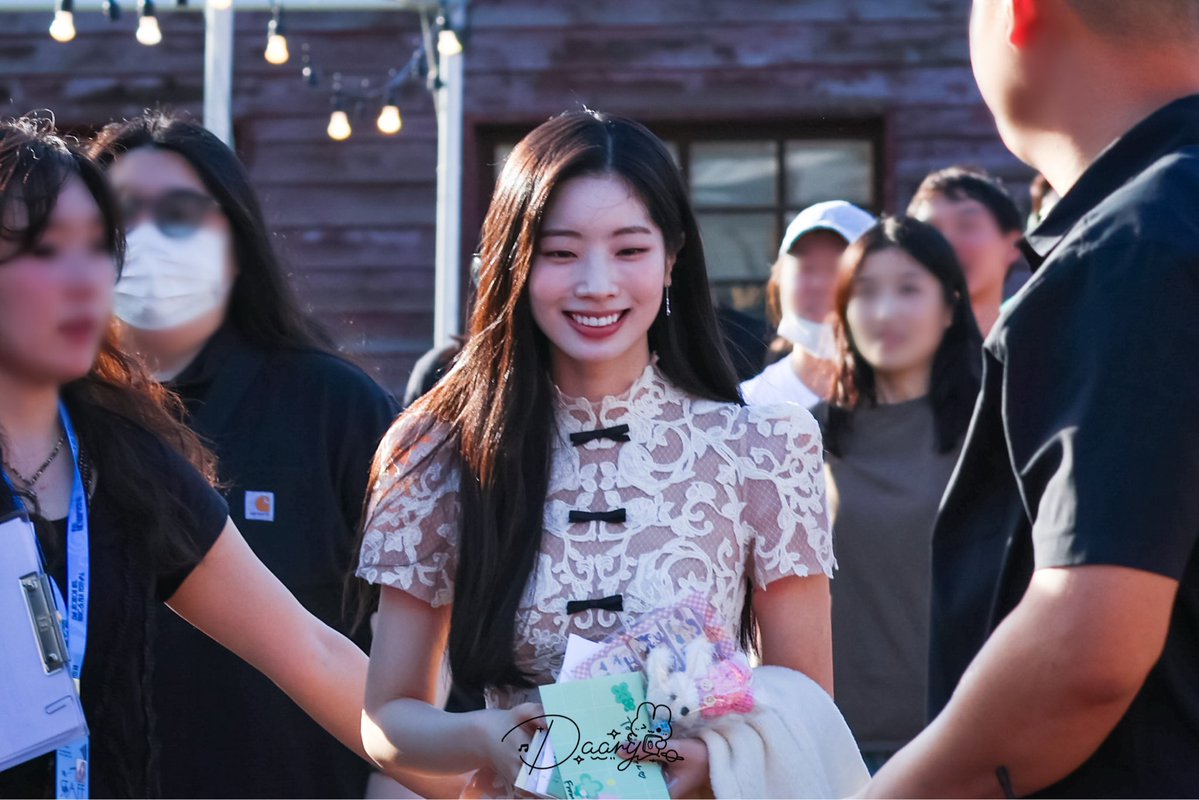 Daary528's tweet photo. 260905 JIMFF

공주님🥹💞

#다현 #DAHYUN #ダヒョン #多賢 https://t.co/YnTQOz1uD1