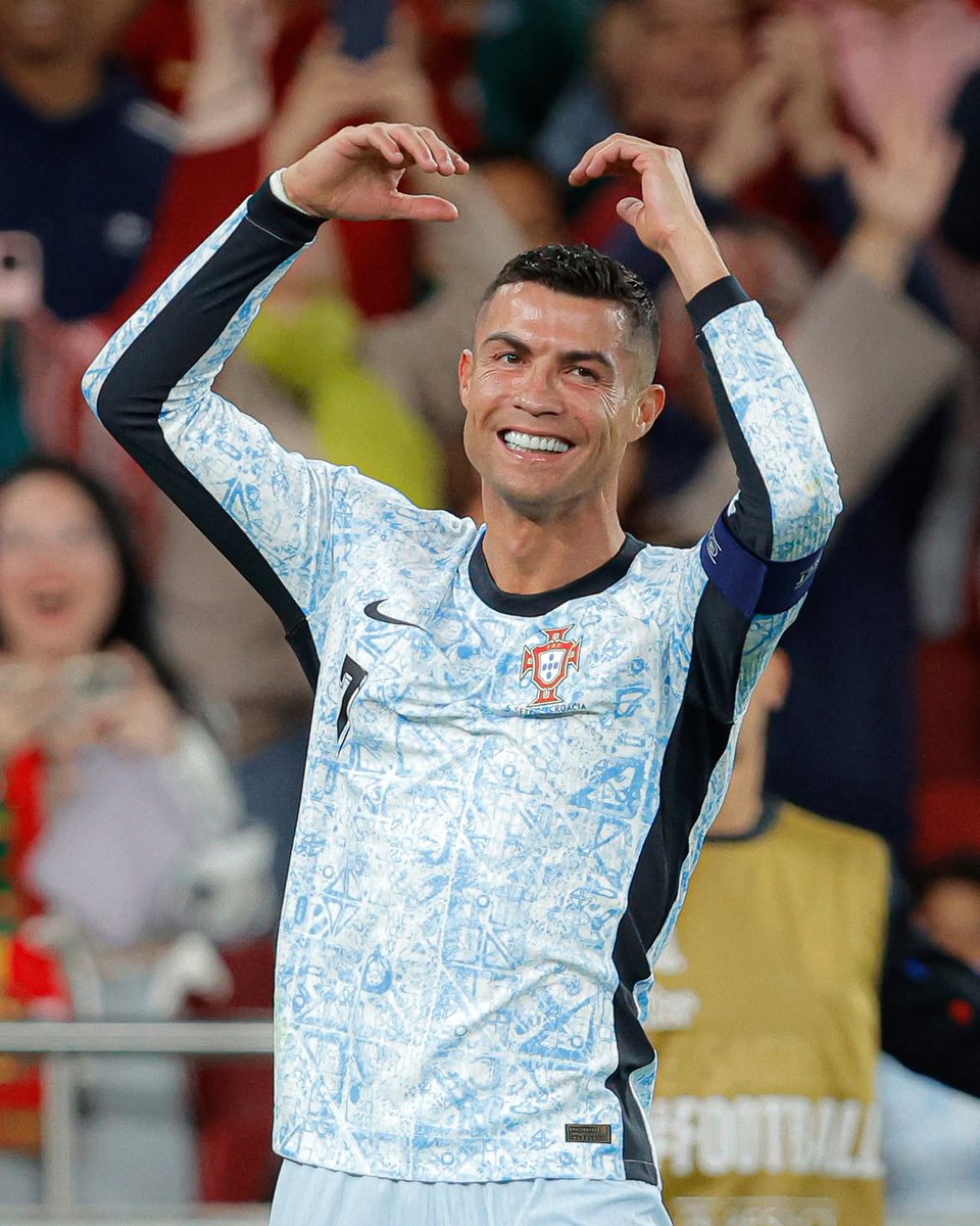 brfootball's tweet photo. It’s been two years since Cristiano Ronaldo scored his 900th career goal.

Now he’s just 22 away from hitting 1000 🗣️🇵🇹 https://t.co/8aupjWIqY2