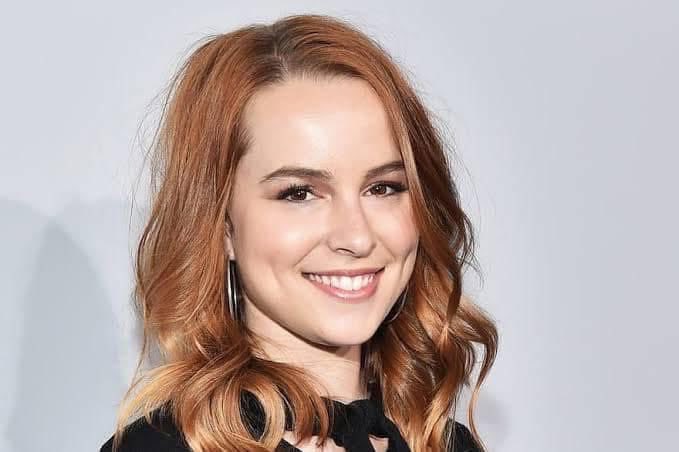 Indie5051's tweet photo. Y pensar que la razón por la que tuvimos a Bridgit Mendler como actriz y cantante fue porque necesitaba pagar sus 4 títulos de Harvard https://t.co/ID3f1d5M9R