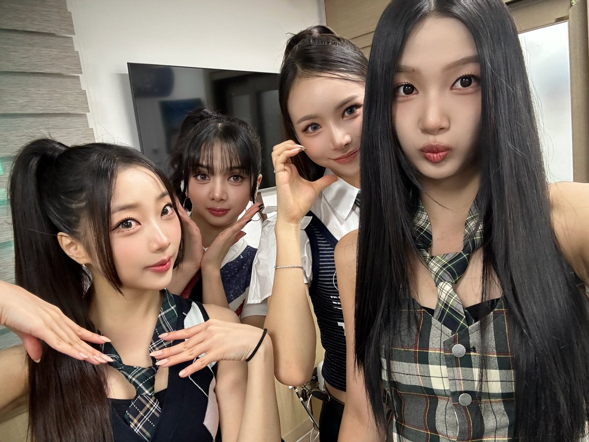 5ecretNumber's tweet photo. 📷 260905 여주시 청소년 생활체육 페스티벌

감사합니다👀🩷
다음에 또 만나요!✨💪

#SECRET_NUMBER #시크릿넘버
#Navi #Dinda #Ebin #MinC https://t.co/dOzv2IecIw