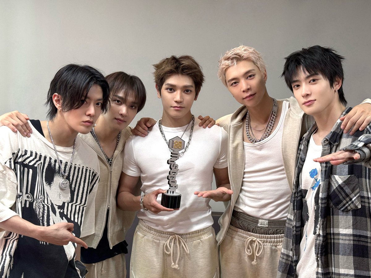 nct_DYT10JS's tweet photo. 忙しくて全然追えてなくてめちゃくちゃ時差だけどウリチル1位おめでとう😭👏そしてシズニもおめでとう😭🤝

#Blingy1stwin #NCT127 
#NCT127_BLINGY https://t.co/QmhkUDb0RZ