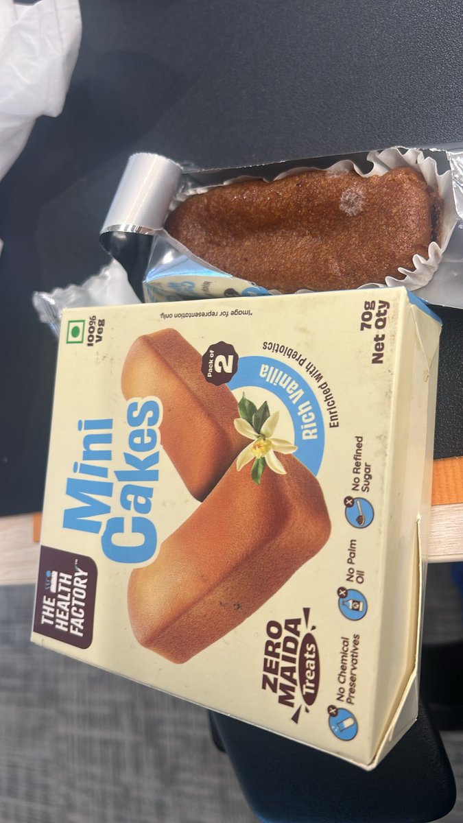 BEshreyas's tweet photo. @fssaiindia ordered this vanila cake from @ZeptoNow order id JHUHKMRUJ04552

Upon opening found white fungus on the cake.

@fssaiindia @Tukaram_IndIAS kindly take a note of the same. https://t.co/U8krRGjIsl