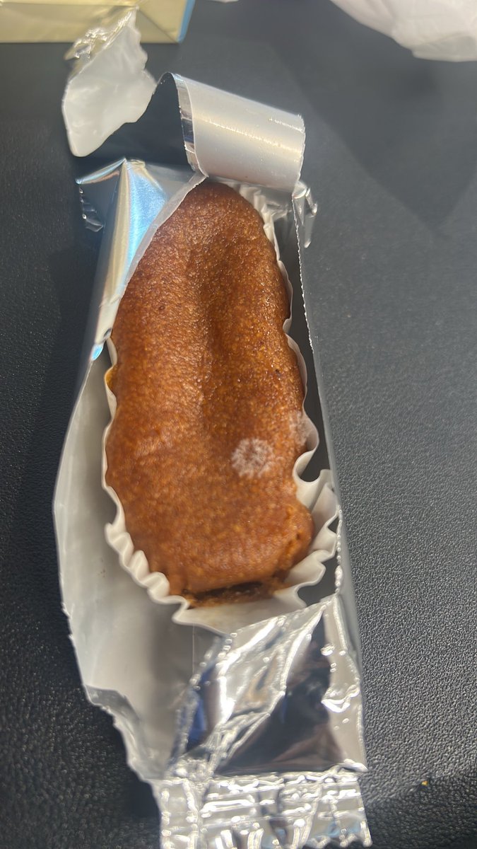 BEshreyas's tweet photo. @fssaiindia ordered this vanila cake from @ZeptoNow order id JHUHKMRUJ04552

Upon opening found white fungus on the cake.

@fssaiindia @Tukaram_IndIAS kindly take a note of the same. https://t.co/U8krRGjIsl