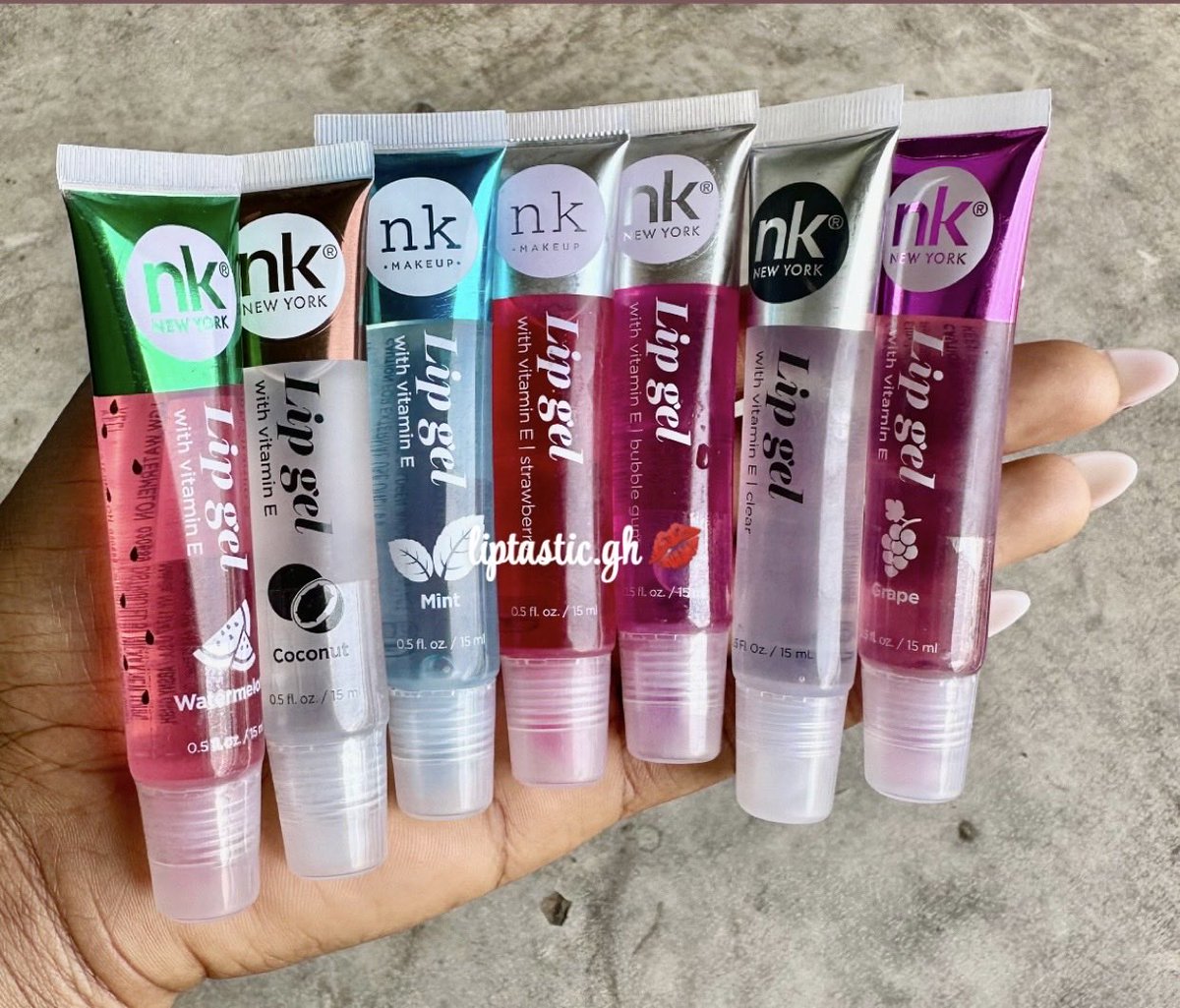 liptastic_gh's tweet photo. Restock alert💋🚨
Your favorite glosses are back in stock 💋✨

Frame 1:Nk(50.00 cedis each)
Frame 2:Broadway (55.00 cedis each)
Frame 3:Rk intense(60.00 cedis each)
Frame 4:Carmex(65.00 cedis each) https://t.co/ZSCWBWzUE2
