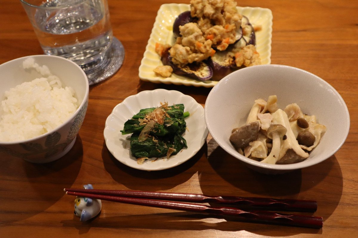 PIRI_241's tweet photo. 今日の晩ごはんは、ナスの肉みそがけ、ぶなしめじとベーコンのマヨソテー、ほうれん草のお浸しを食べました🫪
#おうちごはん https://t.co/Dw71g0MX9c